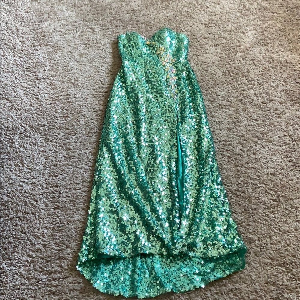 Beautiful mermaid vibe prom dress
